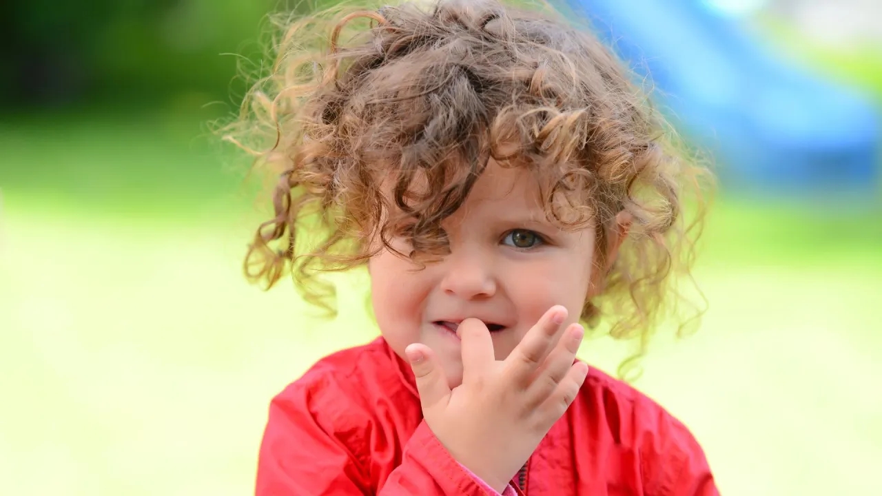 Jak oduczyć dziecko obgryzania paznokci i pomóc mu w trudnych chwilach