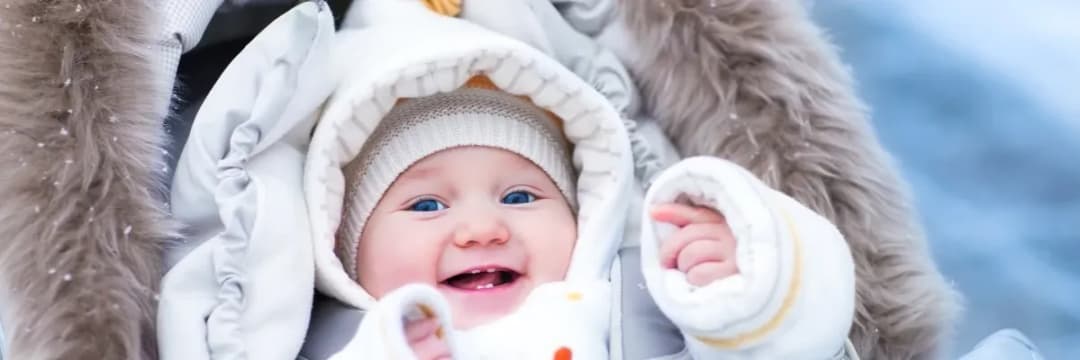 Jak prawidłowo ubrać dziecko do śpiworka zimowego – uniknij błędów i zapewnij bezpieczeństwo