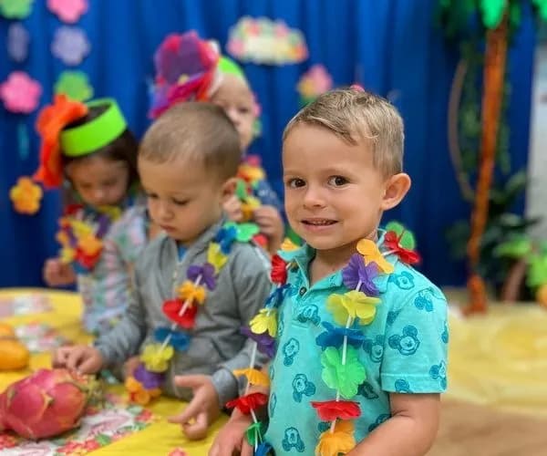 Jak zrobić strój hawajski dla chłopca – kreatywne pomysły i instrukcje