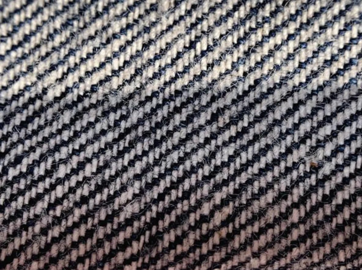 Materiały ekologiczne i konopie tekstylne: kiedy moda staje się zrównoważona